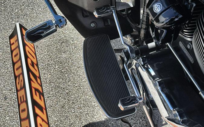2016 Harley-Davidson® Tri Glide® Ultra Vivid Black
