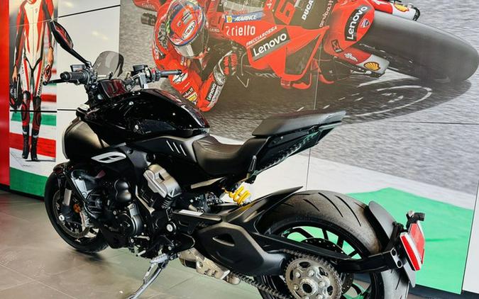 2023 Ducati Diavel V4 Thrilling Black