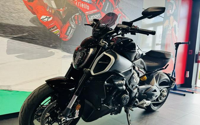 2023 Ducati Diavel V4 Thrilling Black