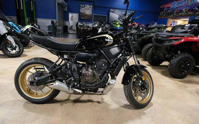 New 2023 YAMAHA XSR700 RAVEN