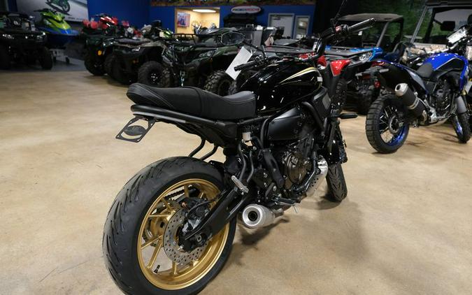 New 2023 YAMAHA XSR700 RAVEN