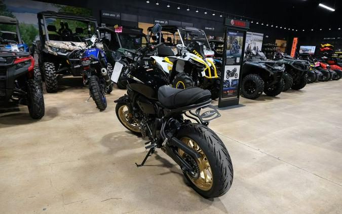 New 2023 YAMAHA XSR700 RAVEN