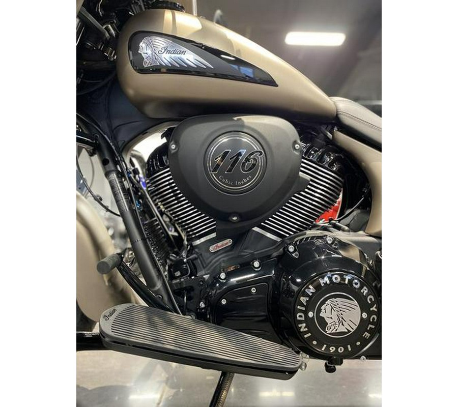 2024 Indian Motorcycle® Chieftain® Dark Horse® w/Powerband Audio Pkg Sandstone Smoke