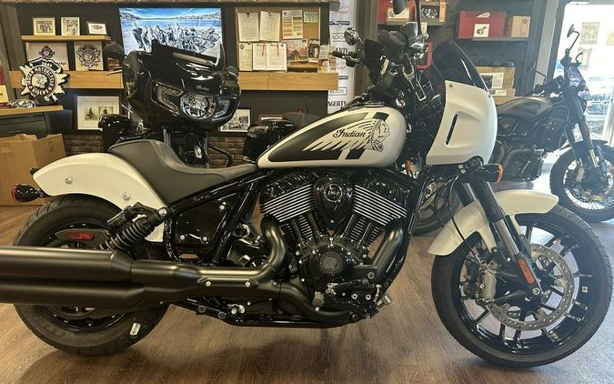 2024 Indian Motorcycle® Sport Chief Ghost White Metallic Smoke