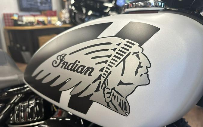 2024 Indian Motorcycle® Sport Chief Ghost White Metallic Smoke