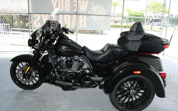 New 2025 Harley-Davidson Tri Glide Ultra FLHTCUTG Trike For Sale In Miami, Florida