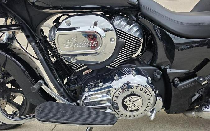 2019 Indian Motorcycle® Chieftain® Limited Thunder Black Pearl