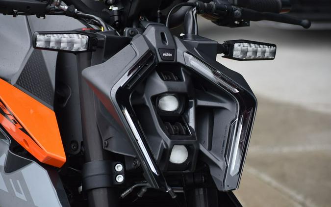 2024 KTM 990 Duke