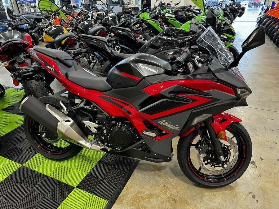 2024 Kawasaki Ninja® 500 ABS Passion Red/Metallic Flat Spark Black