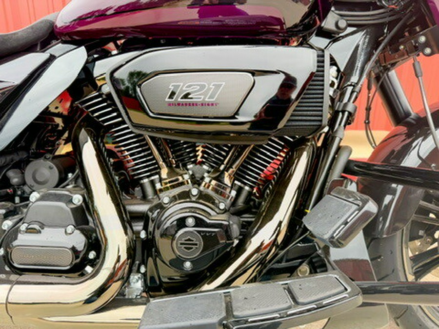 2025 Harley-Davidson® CVO™ Street Glide® Poison Berry