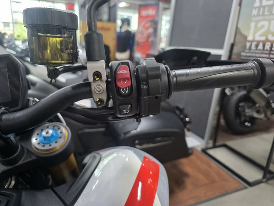 2027 DUCATI Hypermotard V2 SP SP Livery