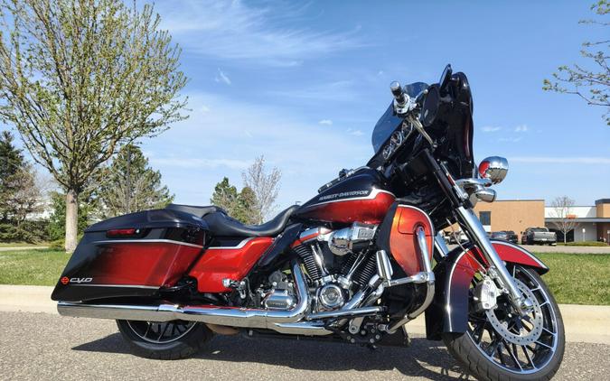 2021 Harley-Davidson® CVO™ Street Glide® Sunset Orange Fade & Sunset Black