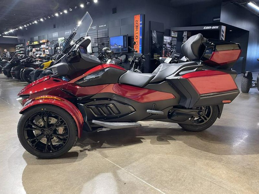 2025 Can-Am® Spyder RT Limited Dark Wheels