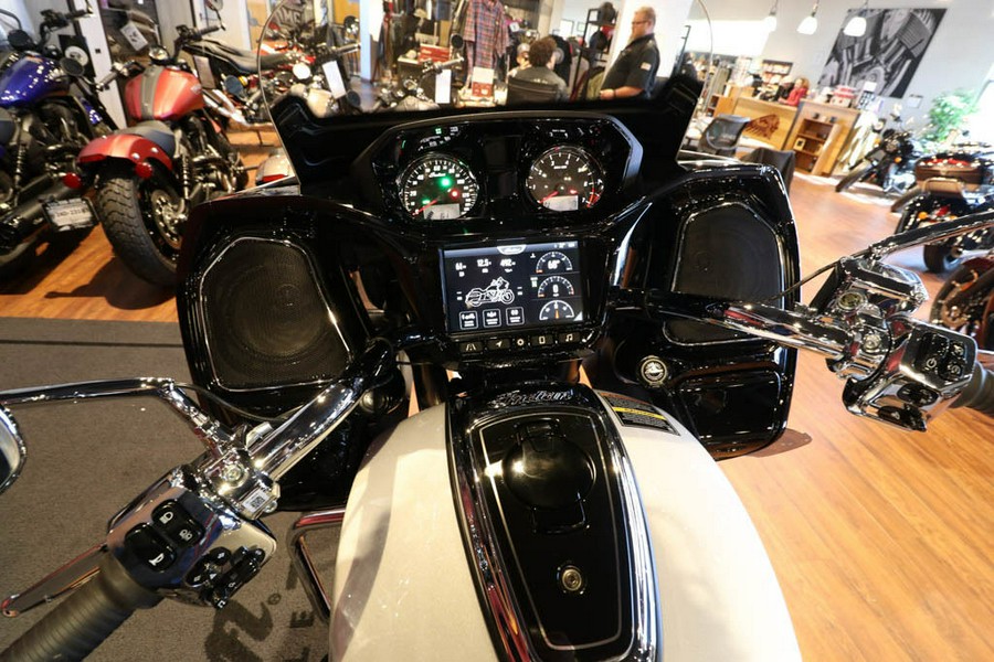 2025 Indian Motorcycle® Challenger® Limited 112 Ghost White Metallic with Black Metallic