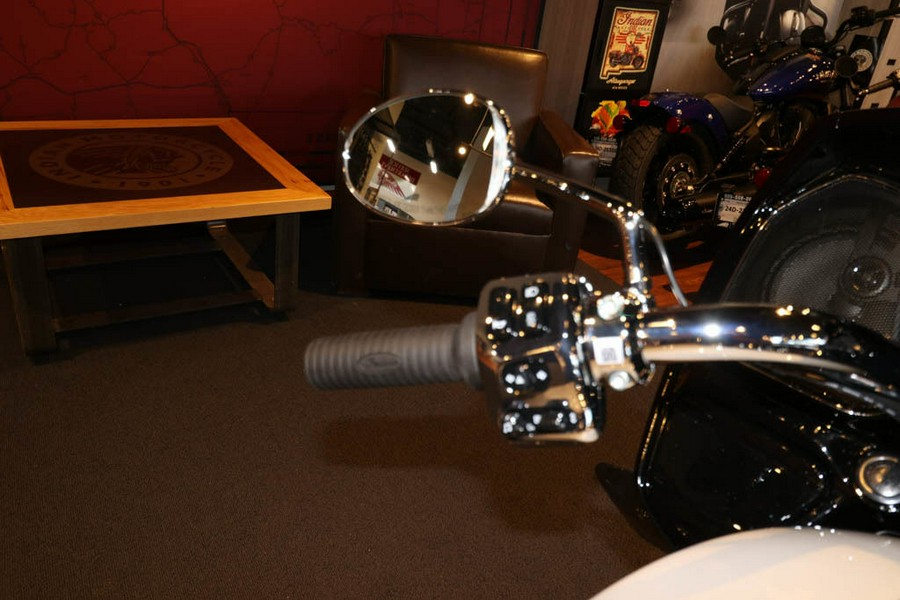 2025 Indian Motorcycle® Challenger® Limited 112 Ghost White Metallic with Black Metallic