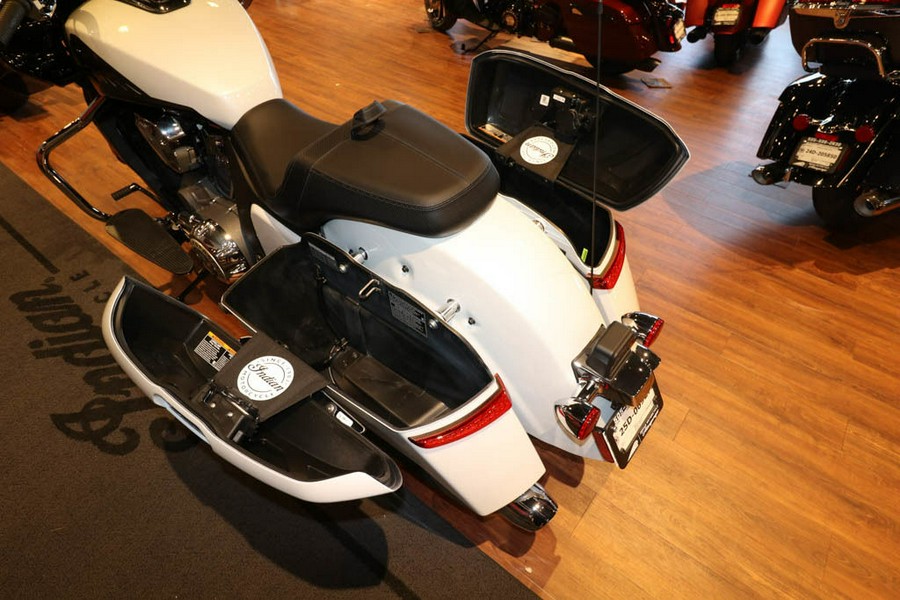 2025 Indian Motorcycle® Challenger® Limited 112 Ghost White Metallic with Black Metallic