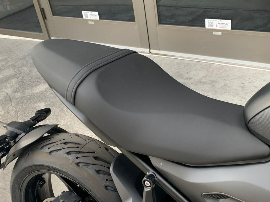 2024 Triumph Trident 660 Matte Jet Black/Matte Silver Ice