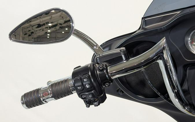 2019 Harley-Davidson® Street Glide® Vivid Black