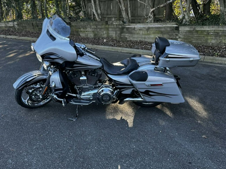 2015 Harley-Davidson Street Glide® CVO™ Street Glide®