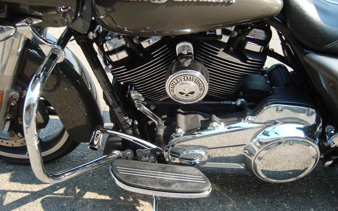 2019 Harley-Davidson® Road Glide® Industrial Gray