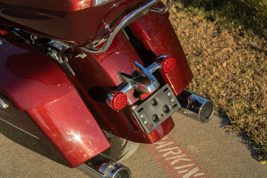 2022 Indian Motorcycle® Pursuit Limited Maroon Metallic/Crimson Metallic