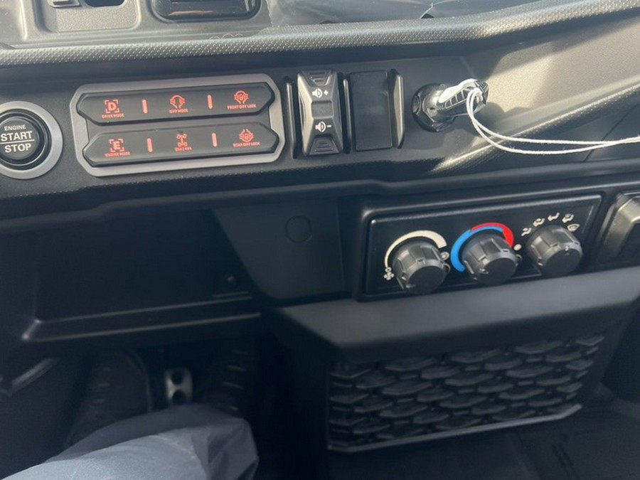 2026 Can-Am Defender MAX Limited HD11