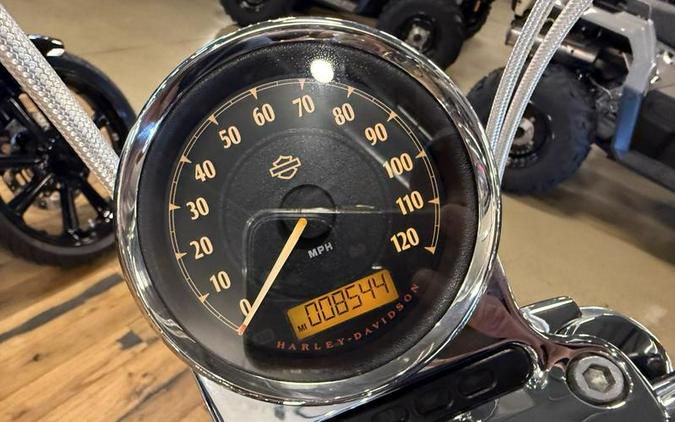 2015 Harley-Davidson® XL1200V - Sportster® Seventy-Two®
