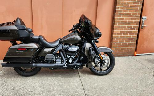 Harley-Davidson® Ultra Limited River Rock Gray/Vivid Black