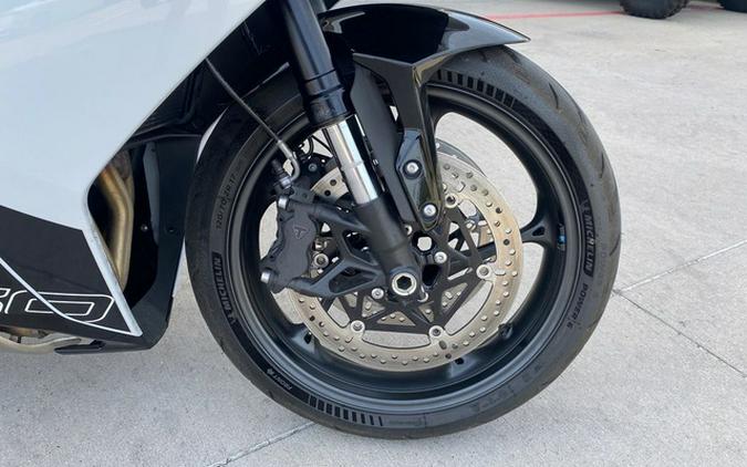 2025 Triumph Daytona 660 Snowdonia WhiteSapphire Black