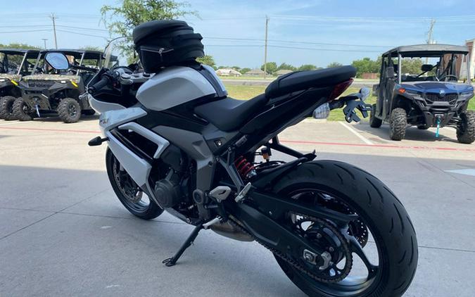 2025 Triumph Daytona 660 Snowdonia WhiteSapphire Black