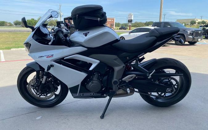 2025 Triumph Daytona 660 Snowdonia WhiteSapphire Black