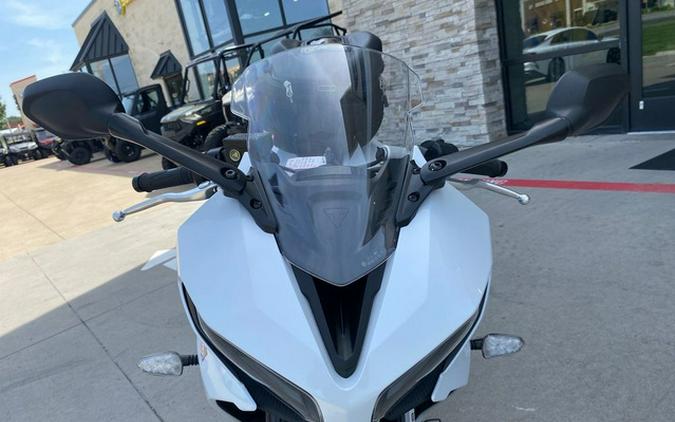 2025 Triumph Daytona 660 Snowdonia WhiteSapphire Black