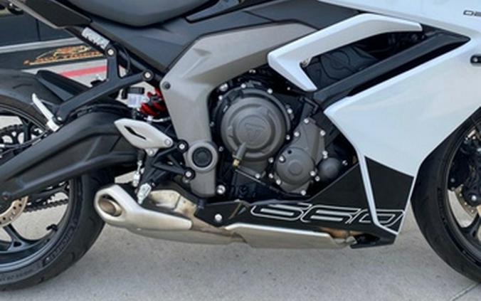 2025 Triumph Daytona 660 Snowdonia WhiteSapphire Black
