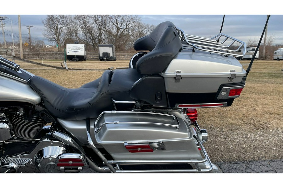 2003 Harley-Davidson® FLHTCUI - SILVER/BLACK