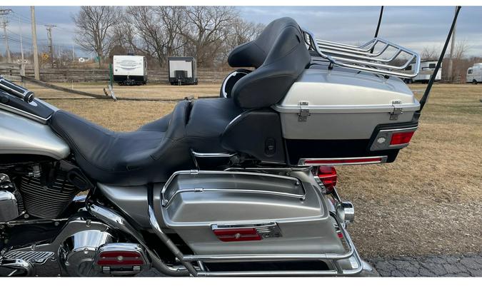 2003 Harley-Davidson® FLHTCUI - SILVER/BLACK