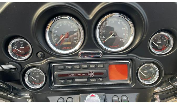 2003 Harley-Davidson® FLHTCUI - SILVER/BLACK