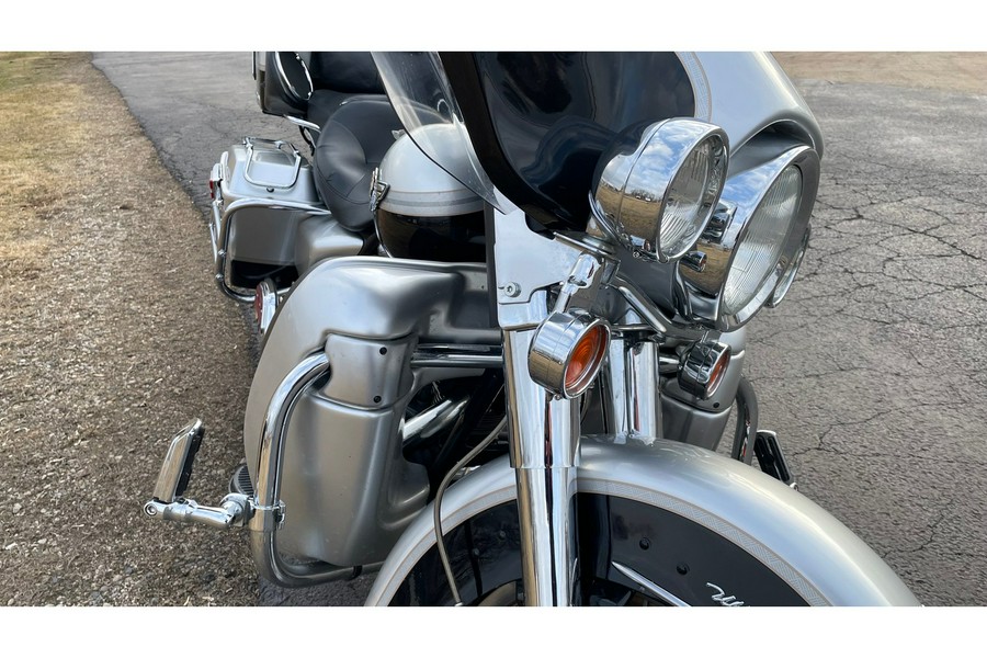 2003 Harley-Davidson® FLHTCUI - SILVER/BLACK