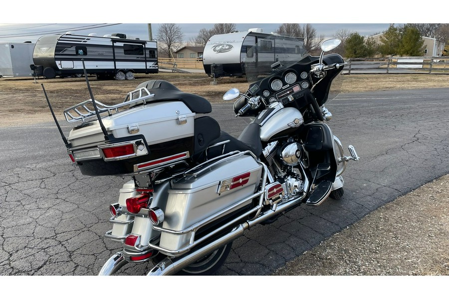 2003 Harley-Davidson® FLHTCUI - SILVER/BLACK