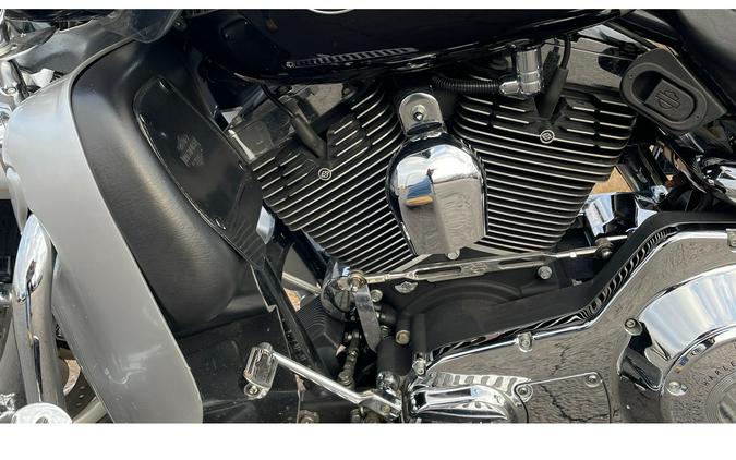 2003 Harley-Davidson® FLHTCUI - SILVER/BLACK