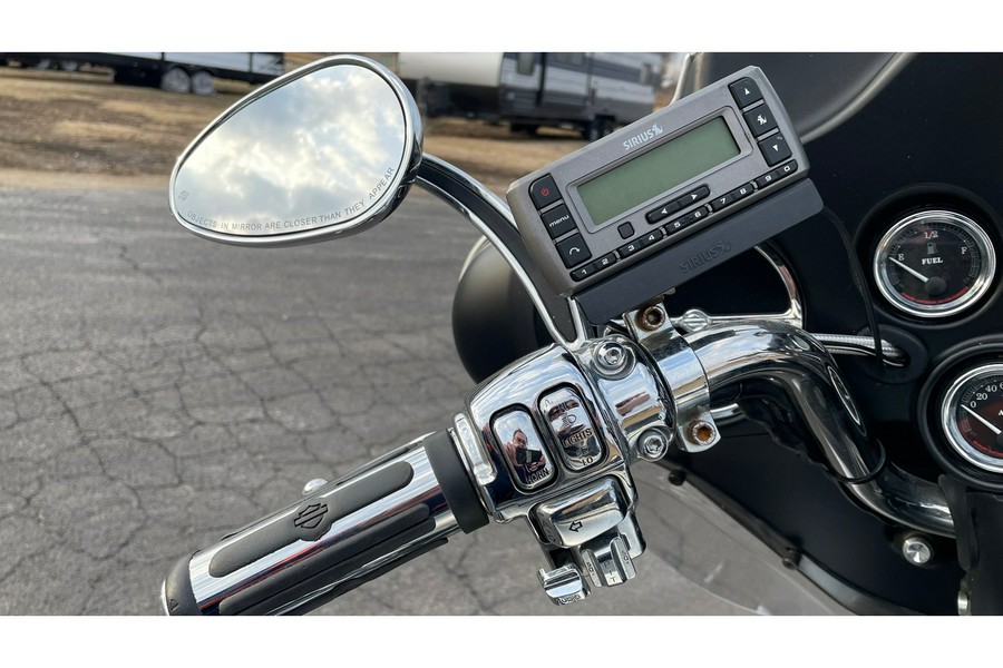 2003 Harley-Davidson® FLHTCUI - SILVER/BLACK