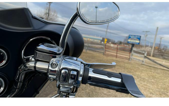 2003 Harley-Davidson® FLHTCUI - SILVER/BLACK