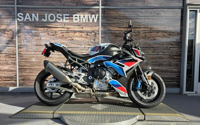 2026 BMW M 1000 R