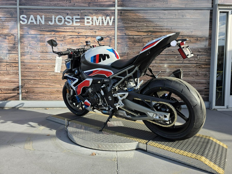 2026 BMW M 1000 R