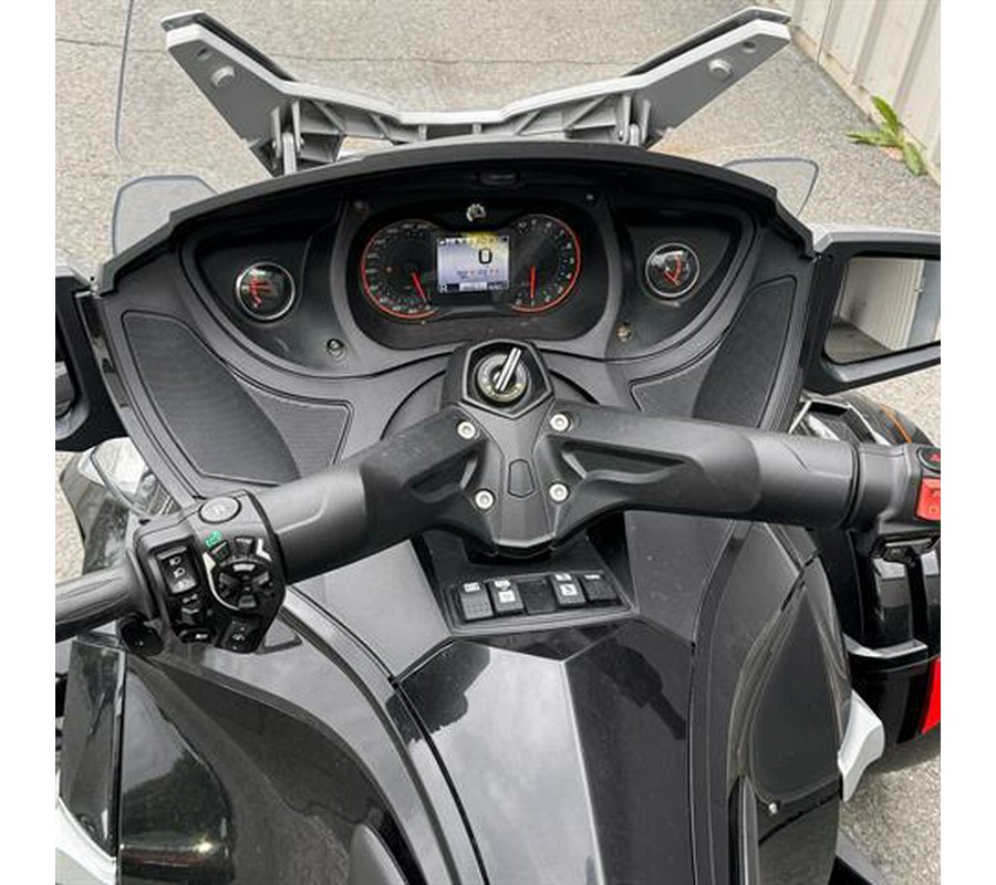 2015 Can-Am Spyder® RT-S SE6