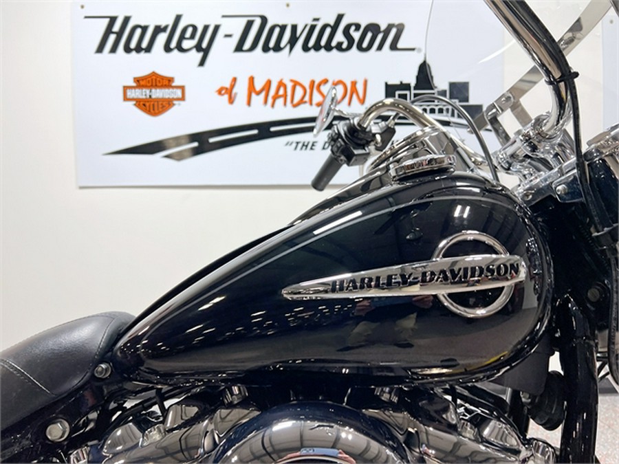 2020 Harley-Davidson Heritage Classic FLHC 5,123 Miles VIVID BLACK