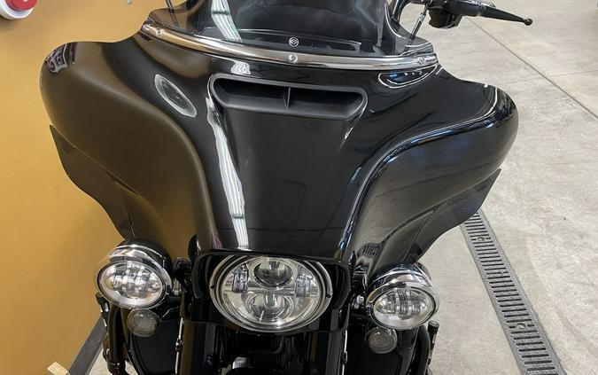 2014 Harley-Davidson® FLHTCU - Electra Glide® Ultra Classic®