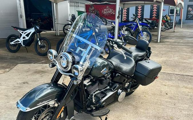 2025 Harley-Davidson® FLHC-BKL