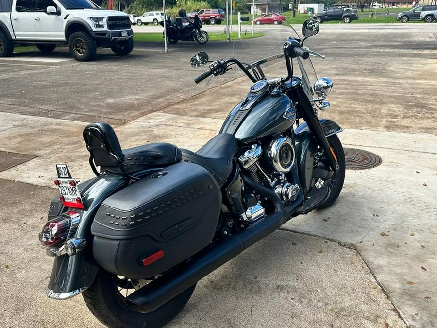 2025 Harley-Davidson® FLHC-BKL