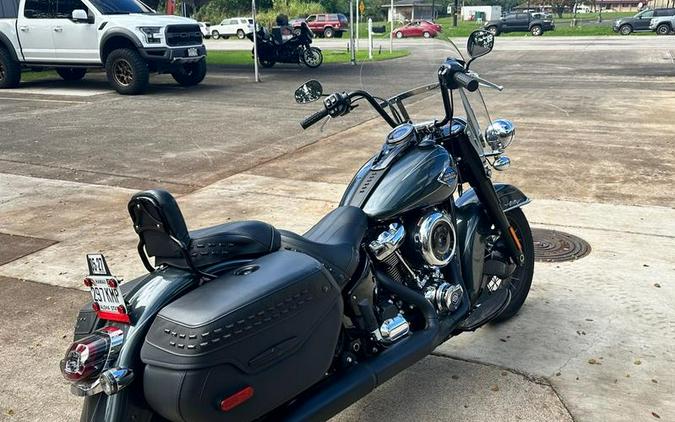 2025 Harley-Davidson® FLHC-BKL