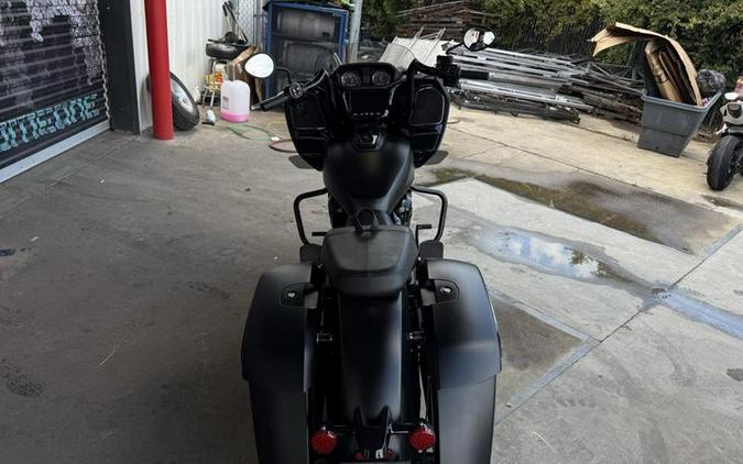 2021 Indian Motorcycle® Challenger® Dark Horse Thunder Black Smoke